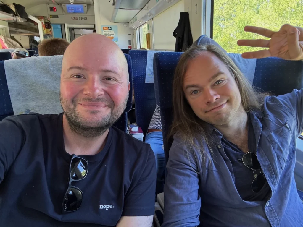 Боян Стойковскі та Мерайн Маркус а потязі Інтерсіті Укрзалізниці