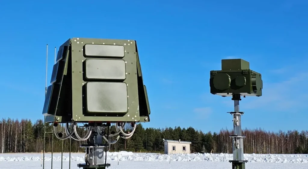 Комплекс РЕБ взимку на фоні чистого блакитного неба