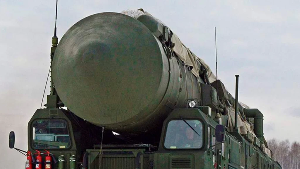 Російська гіперзвукова балістична ракета "Орешник"