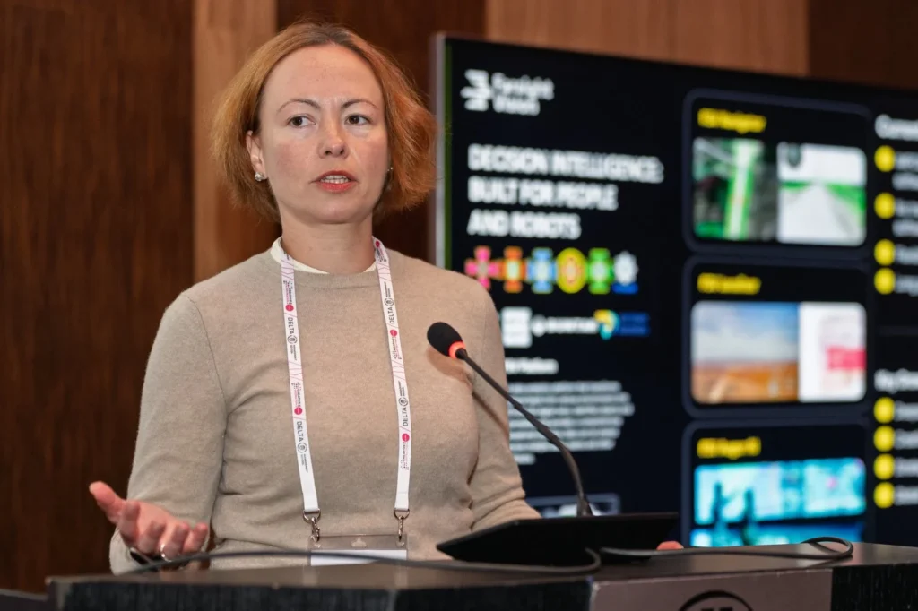 Співзасновниця та CEO Farsight Vision Вікторія Яремчук виступає на івенті