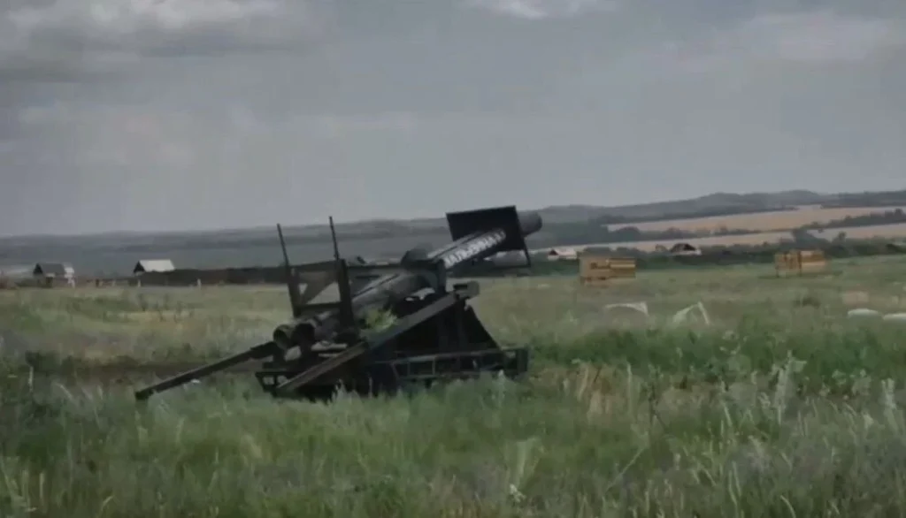 Російський НРК Мальвина-М із напрямними блоками РСЗВ