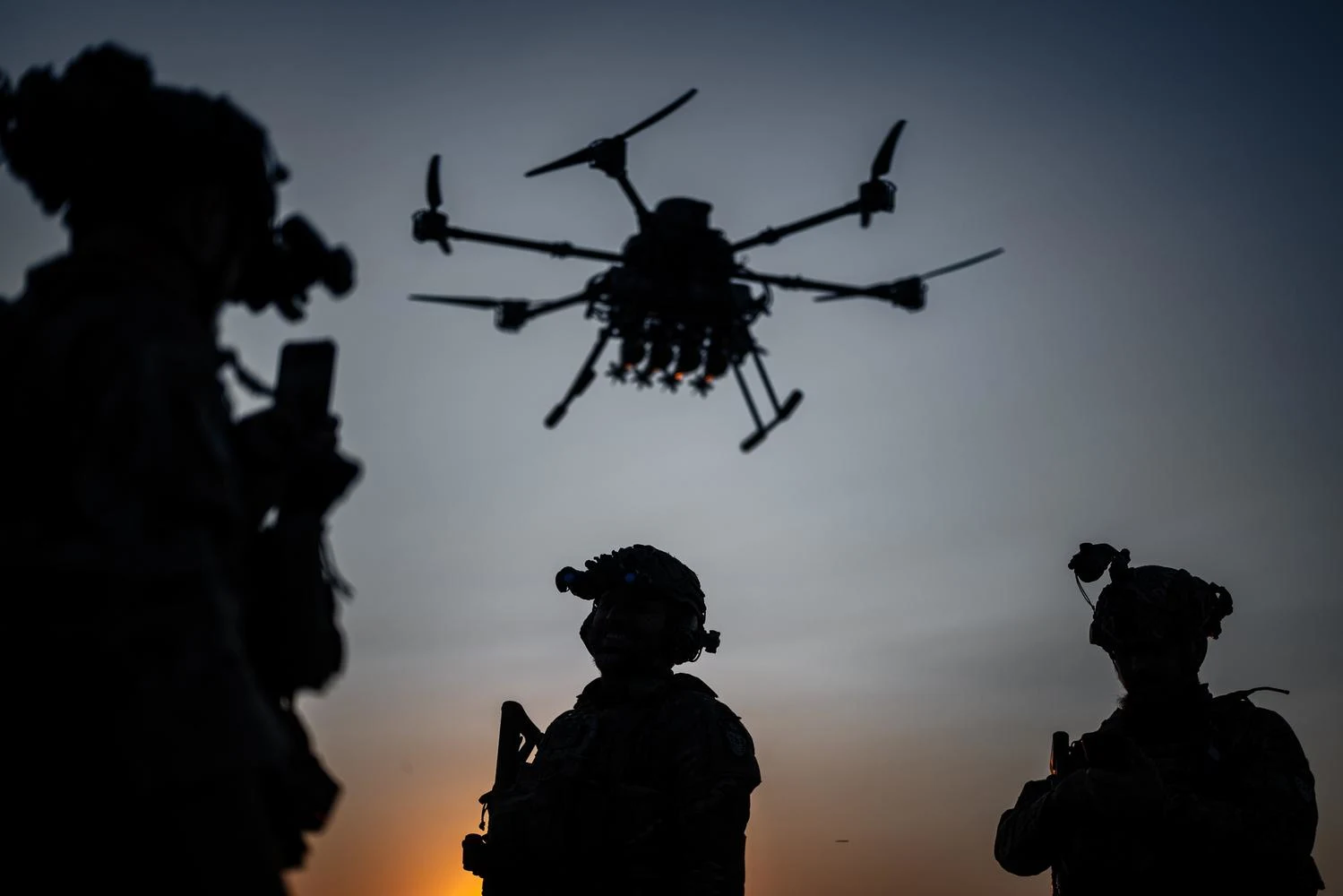 Vampire heavy bomber drone rescues two Ukrainian assault troops from captivity: video