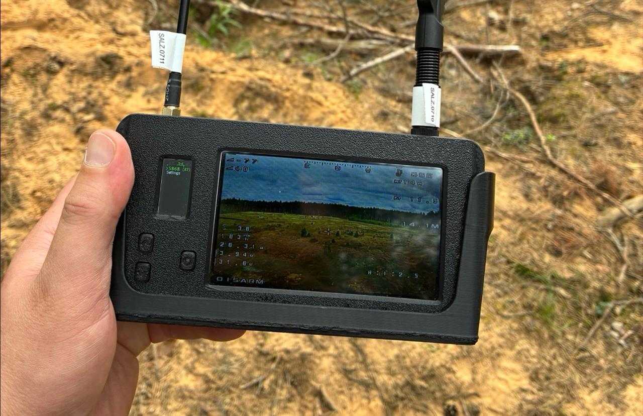 December1 уперше показала портативний детектор дронів Videoscanner D1 з покриттям 600–6100 МГц