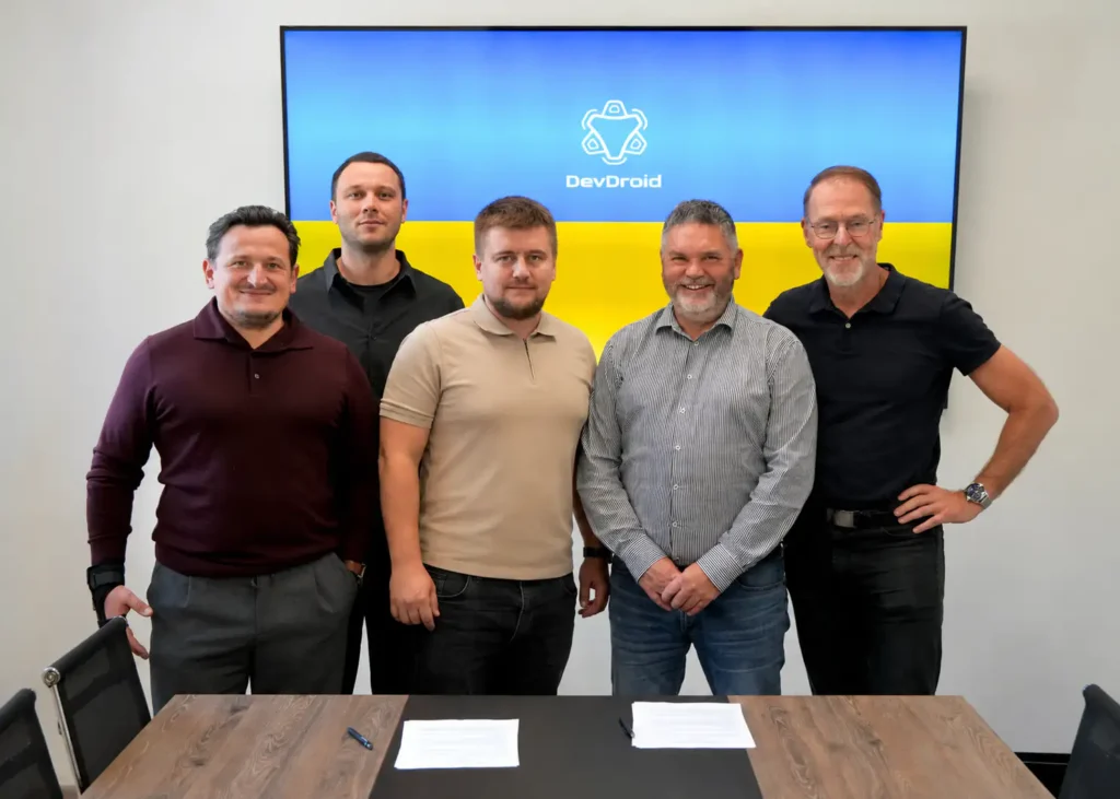 Signing of the agreement between DevDroid and Inission Norge AS. Photo: DevDroid